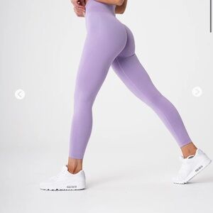 NVGTN LILAC NV SEAMLESS LEGGINGS SIZE M